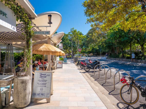 Hastings Street in Noosa Heads lined with cafes and shops